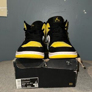 Air Jordan 1 mid se
